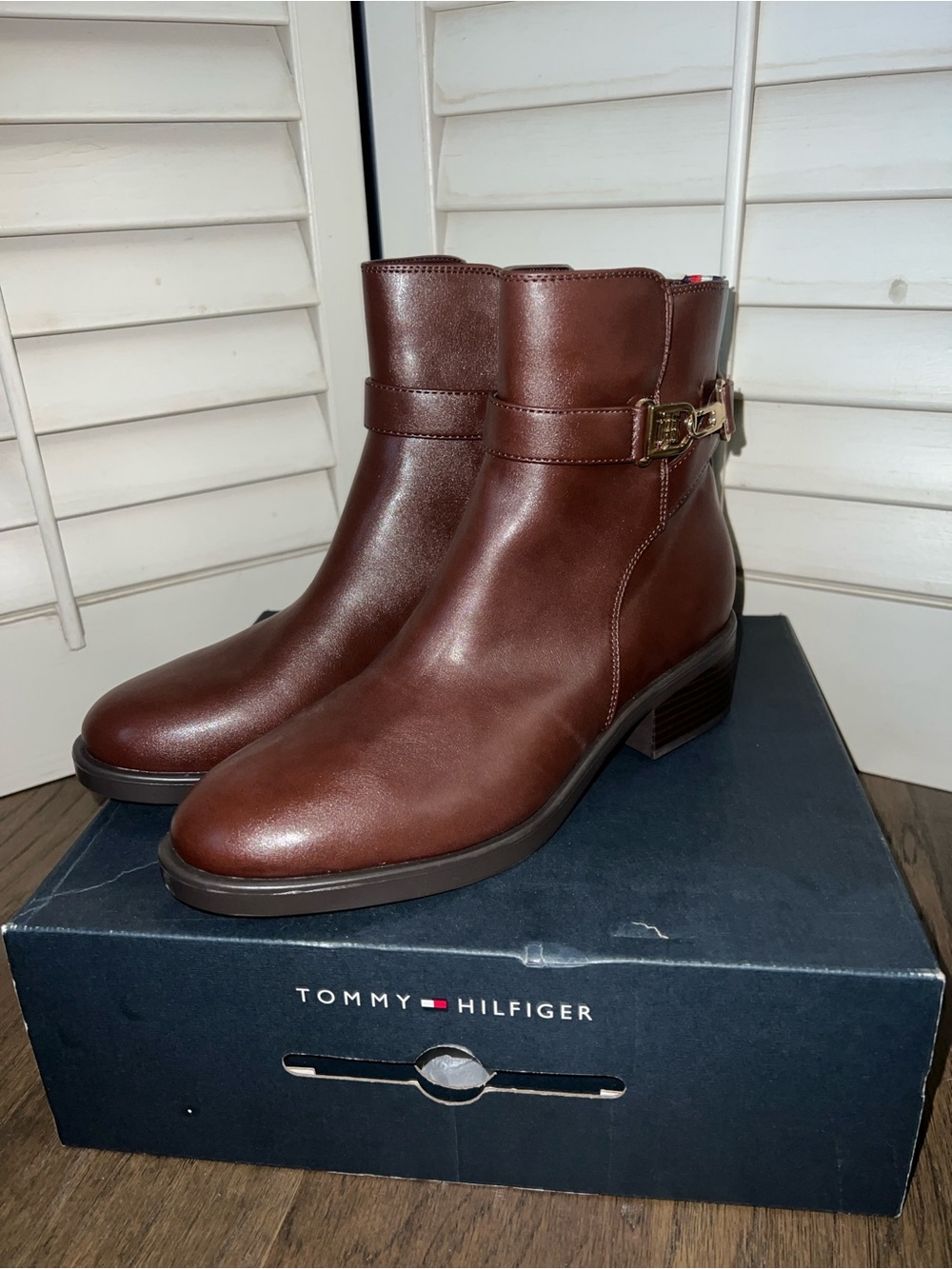 Tommy Hilfiger Brown Leather Ankle Booties with Buckle - Picture 3 of 5